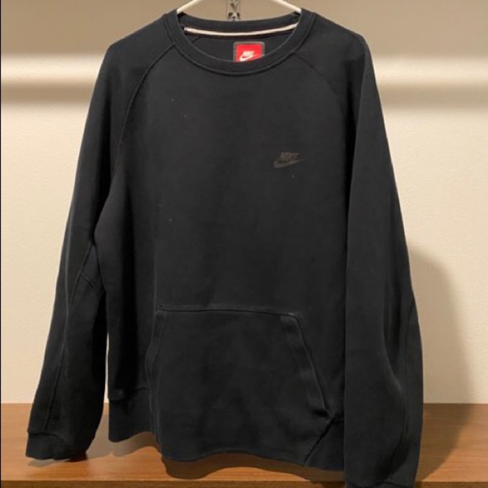 Black Nike tech fleece crewneck sz L